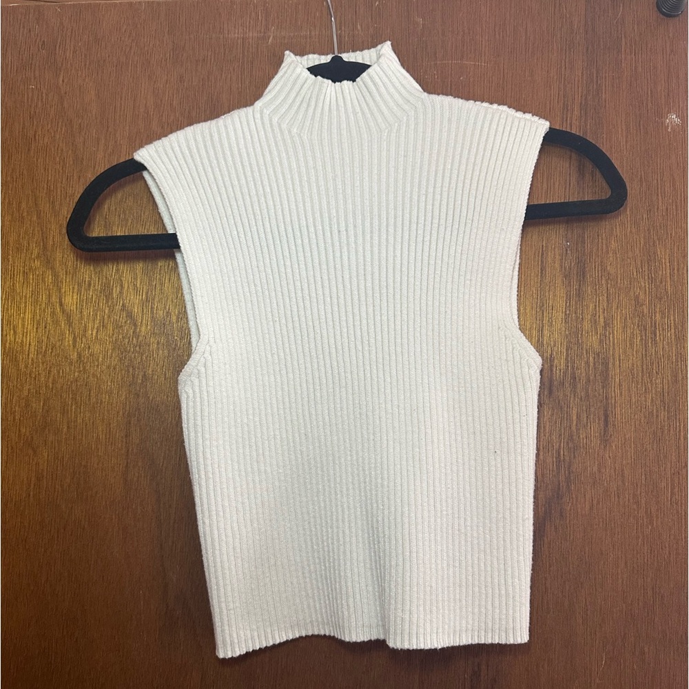 Zara White Sweater Sleeveless Top Size Medium